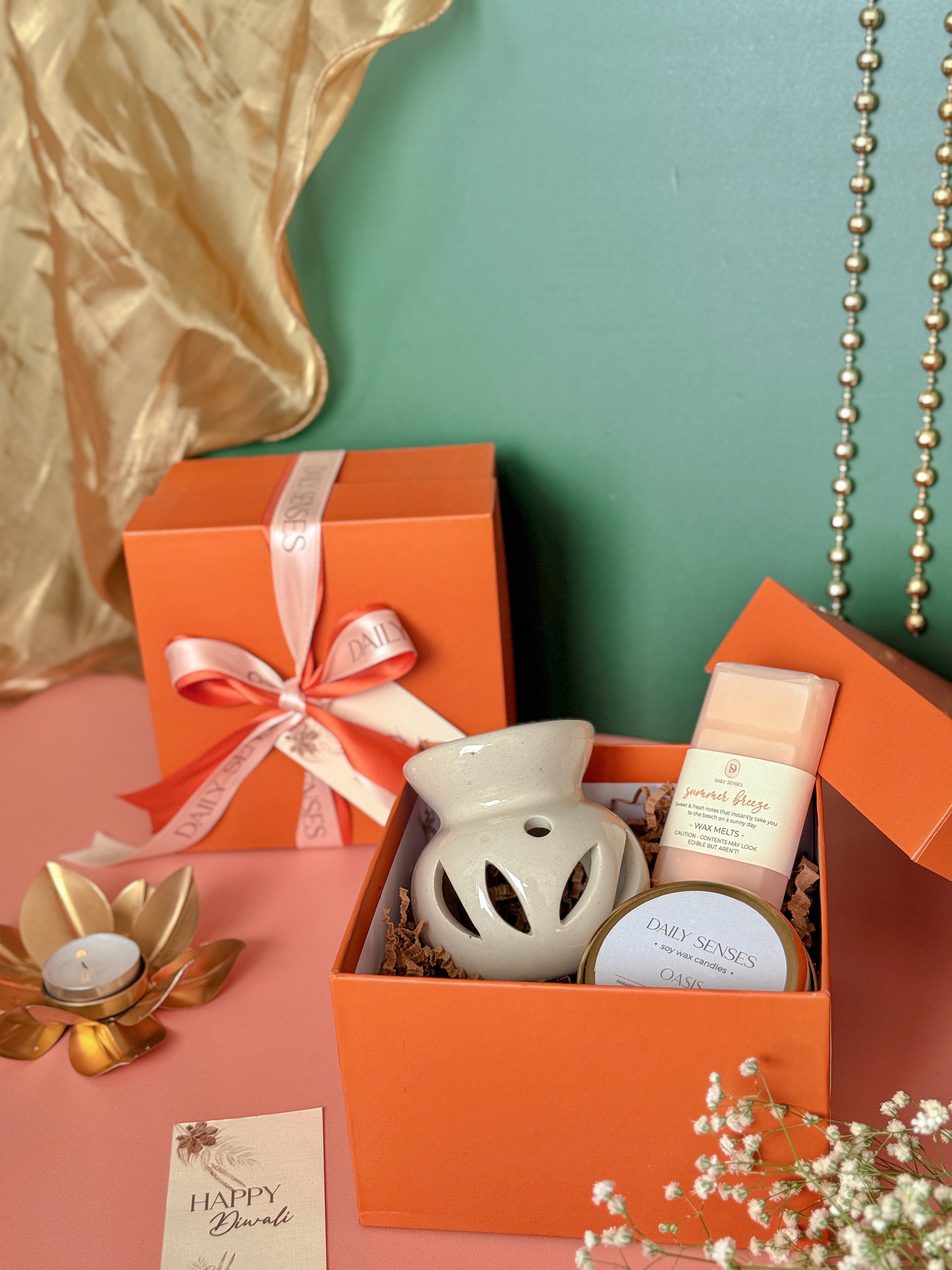 Light & Luxe - Saffron Or Creme Box